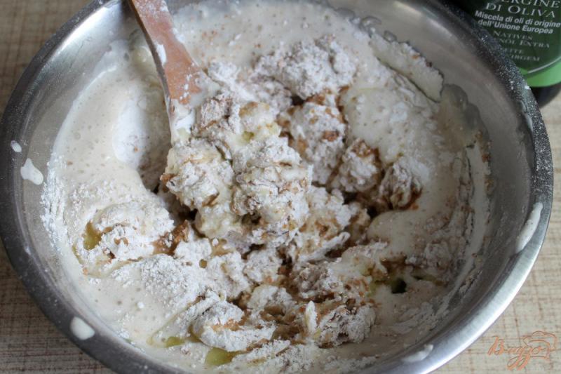 Фото приготовление рецепта: Витые булочки с пшеничными отрубями и оливковым маслом шаг №5