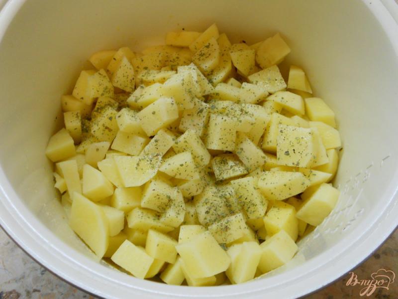 Фото приготовление рецепта: Картофель тушеный с куриным филе в мультиварке шаг №2