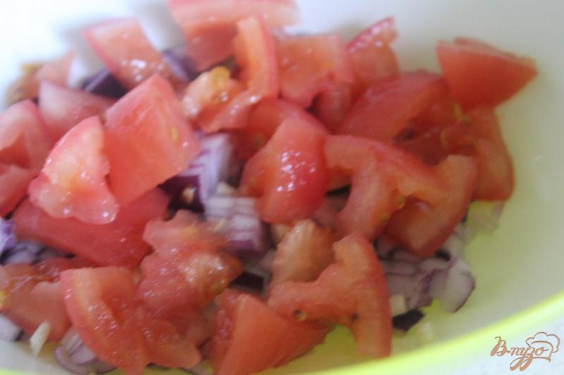 Фото приготовление рецепта: Салат из белой фасоли с чоризо шаг №2