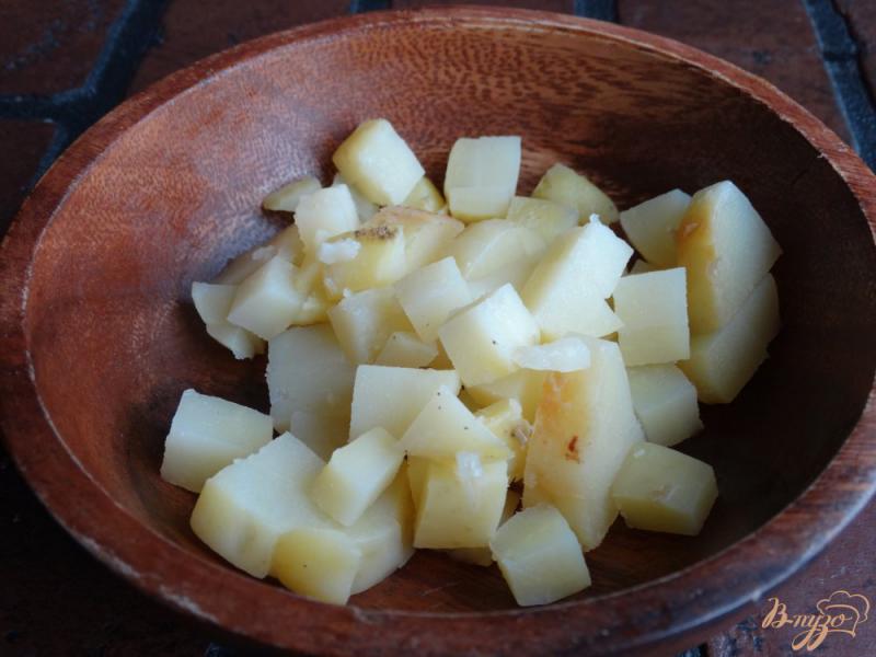 Фото приготовление рецепта: Салат из картофеля и авокадо шаг №1