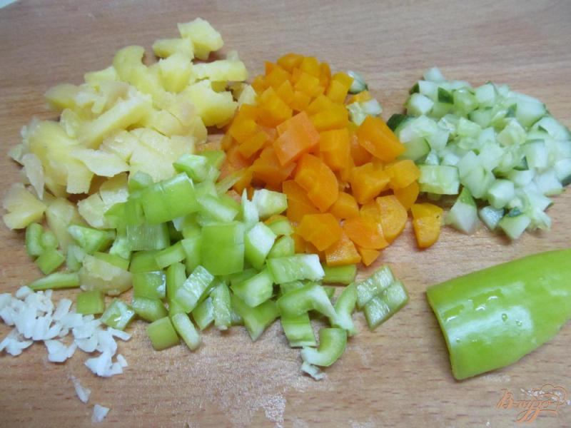 Фото приготовление рецепта: Овощной салат с яйцом шаг №1