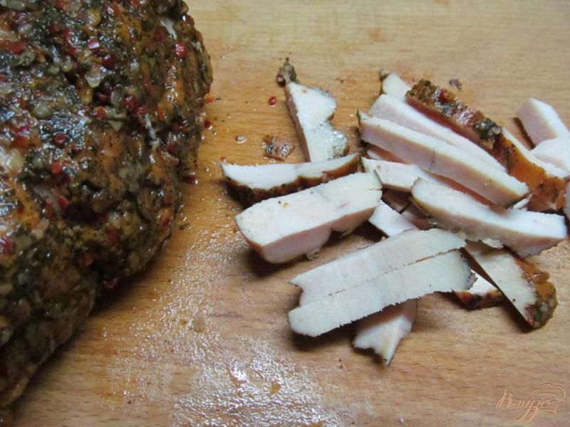 Фото приготовление рецепта: Салат из сливы с копченым мясом шаг №6