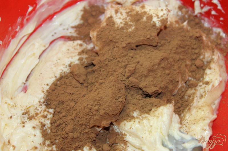 Фото приготовление рецепта: Шоколадная колбаска с грецкими орехами и кунжутом шаг №3