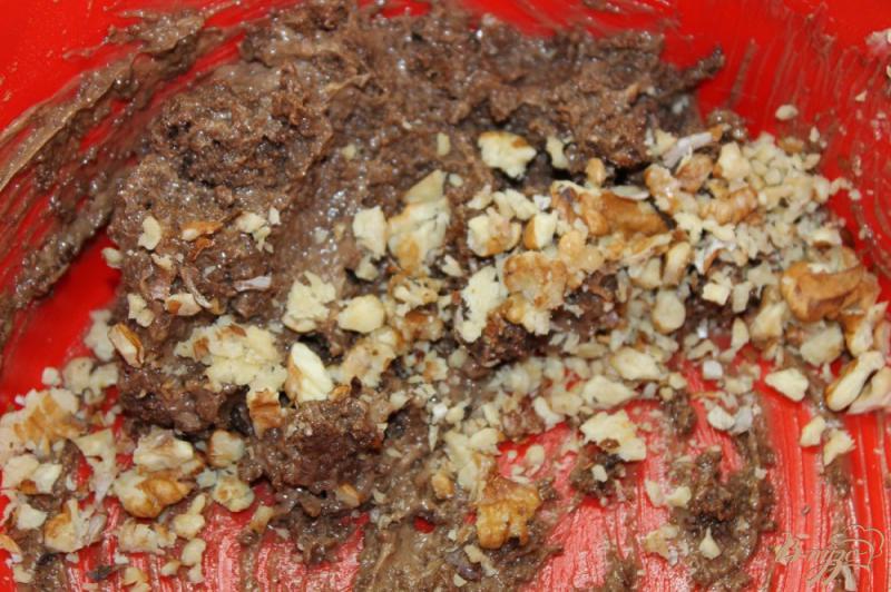 Фото приготовление рецепта: Шоколадная колбаска с грецкими орехами и кунжутом шаг №5