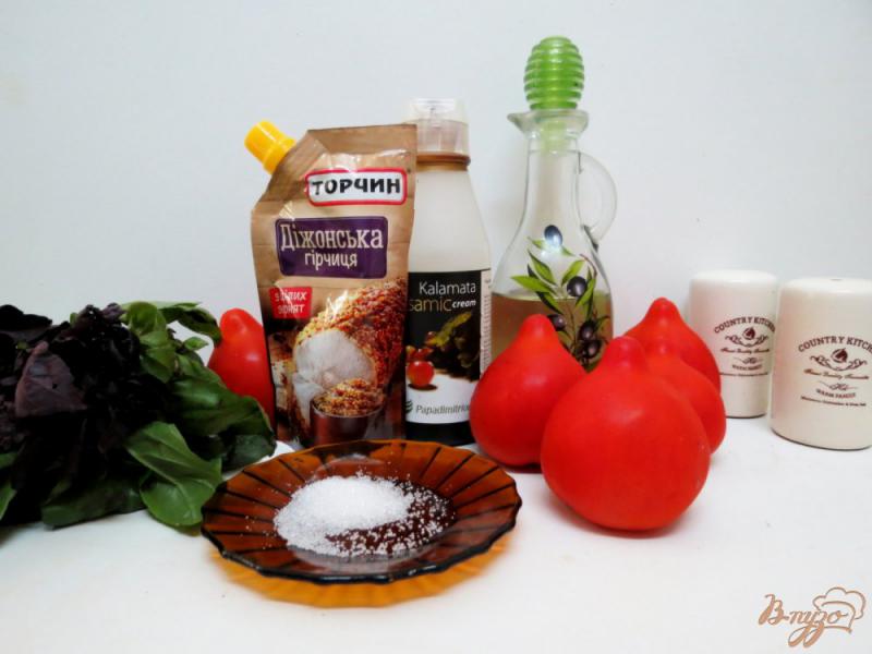Фото приготовление рецепта: Салат из помидоров, моцареллы и базилика с горчичной заправкой шаг №1