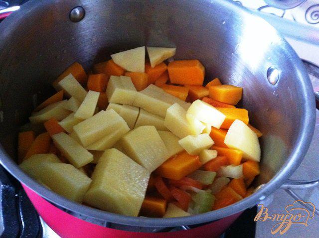 Фото приготовление рецепта: Крем-суп из тыквы шаг №4