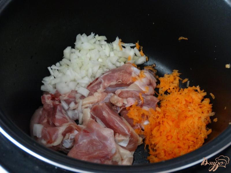 Фото приготовление рецепта: Курица тушеная с молодой капустой в мультиварке шаг №1