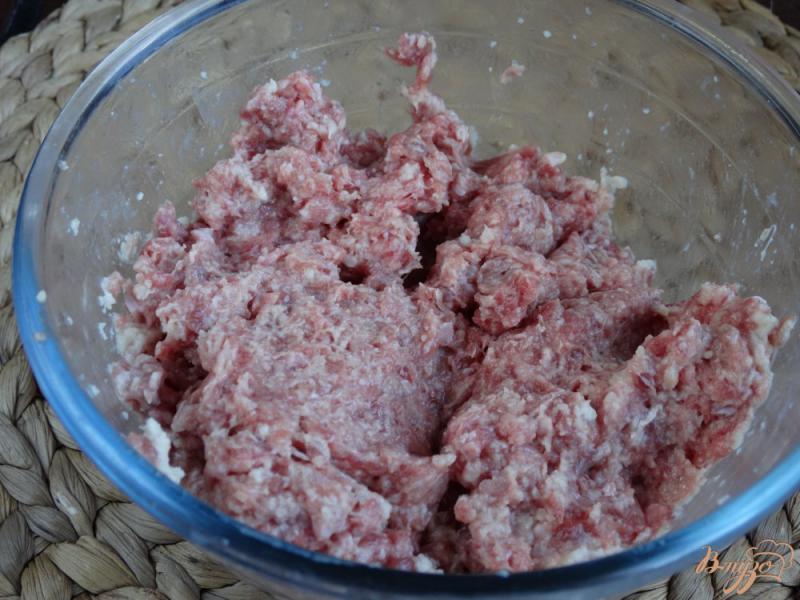 Фото приготовление рецепта: Мясные котлеты с грибным соусом шаг №3