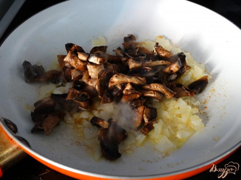 Фото приготовление рецепта: Мясные котлеты с грибным соусом шаг №8