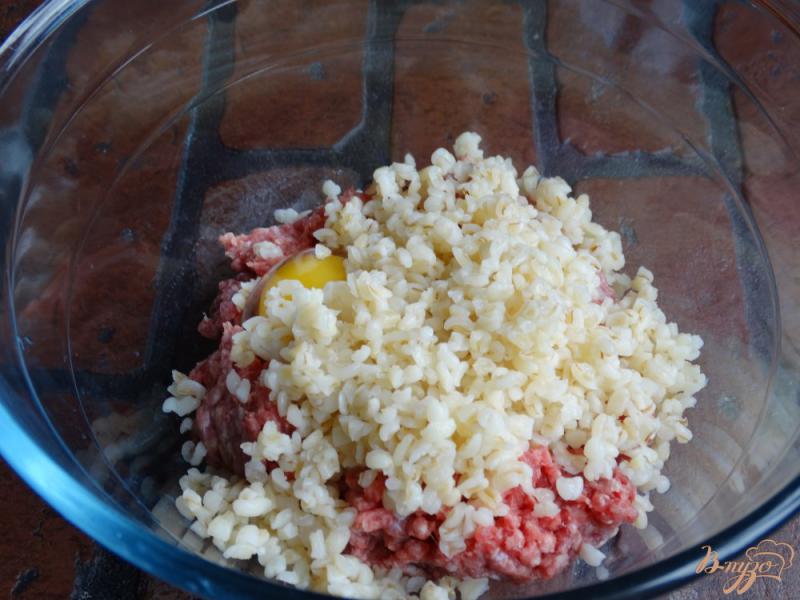 Фото приготовление рецепта: мясные тефтели с булгуром  тушеные в томатном соусе шаг №3