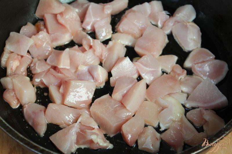 Фото приготовление рецепта: Куриная грудка с цветной капустой и соусом карри шаг №1