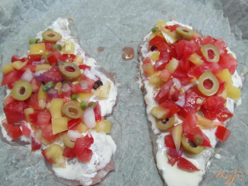 Фото приготовление рецепта: «Пицца» на куриной грудке шаг №5