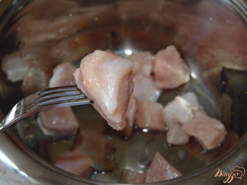 Фото приготовление рецепта: Бурый рис с мясом птицы шаг №2