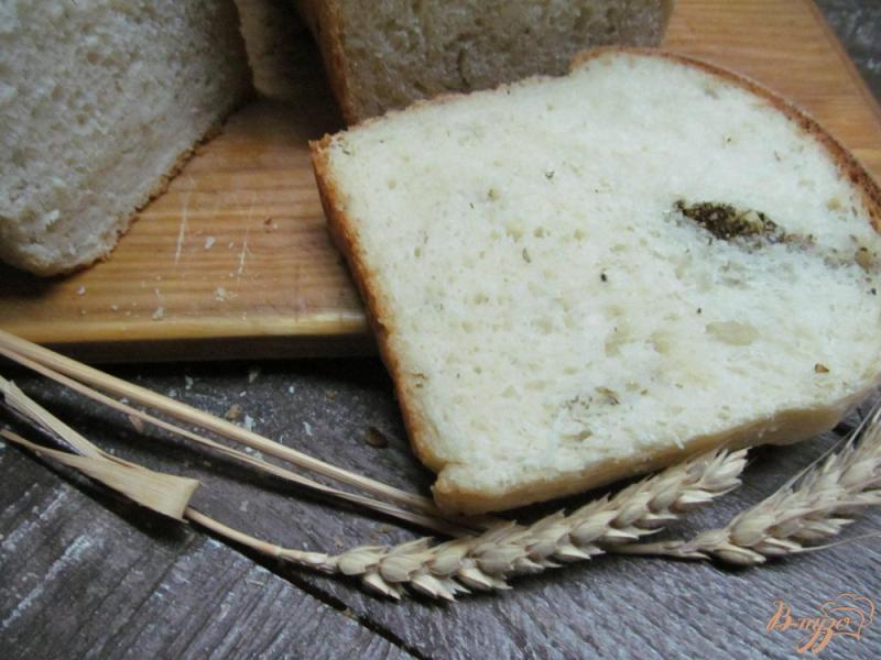 Фото приготовление рецепта: Луковый хлеб с прованскими травами шаг №7