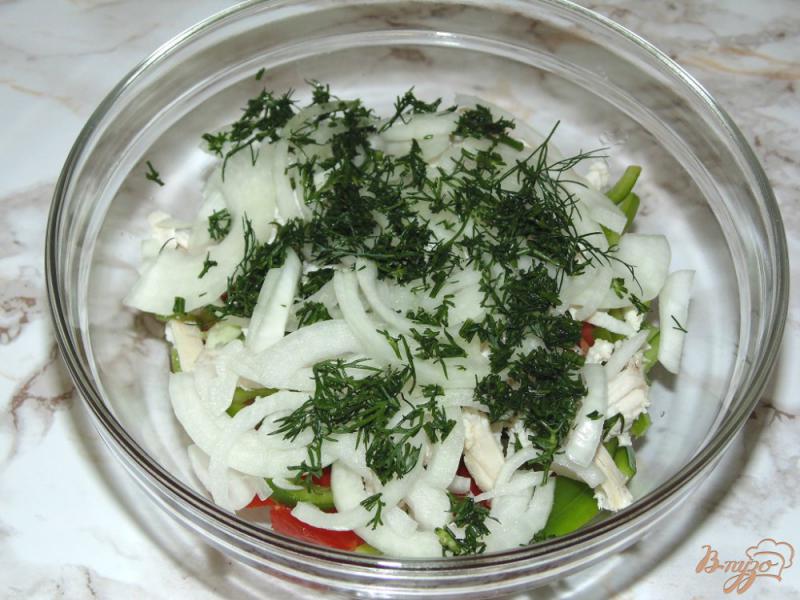 Фото приготовление рецепта: Салат из отварной курицы с овощами шаг №5