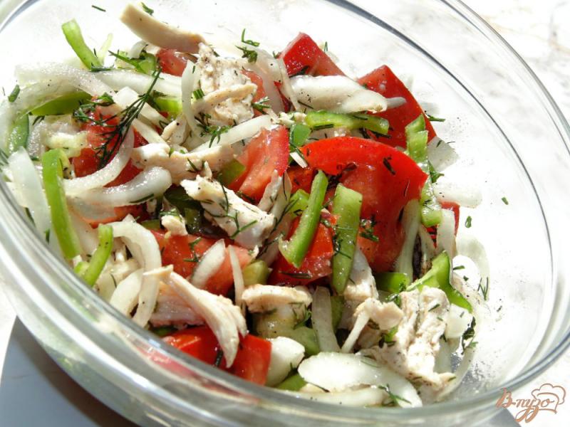 Фото приготовление рецепта: Салат из отварной курицы с овощами шаг №6
