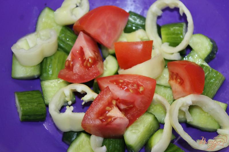 Фото приготовление рецепта: Греческий салат с вялеными томатами шаг №3