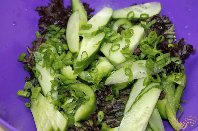 Фото приготовление рецепта: Салат с свиным балыком, овощами и моцареллой шаг №3