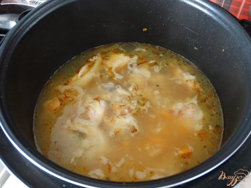 Фото приготовление рецепта: Плов с булгуром, рисом и курицей в мультиварке шаг №6