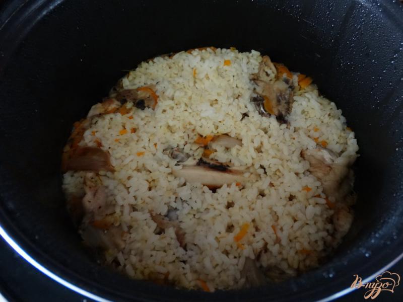Фото приготовление рецепта: Плов с булгуром, рисом и курицей в мультиварке шаг №7