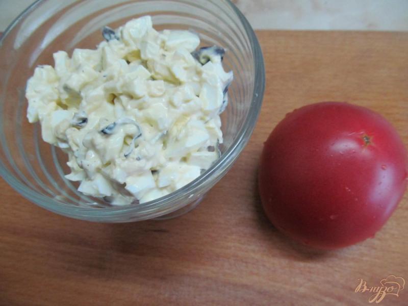 Фото приготовление рецепта: Яичный салат под томатным соусом шаг №2