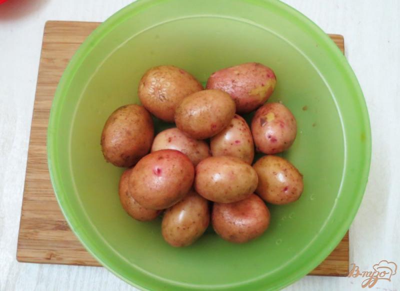 Фото приготовление рецепта: Молодой картофель запеченный шаг №1