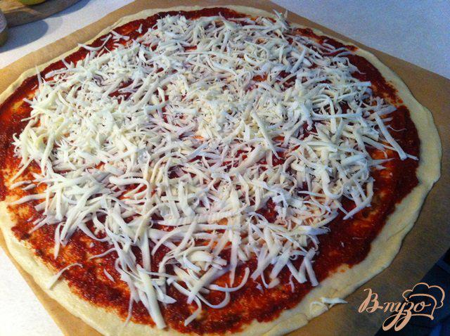 Фото приготовление рецепта: Пицца с морепродуками шаг №5