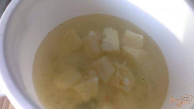 Фото приготовление рецепта: Сырный суп с колбасой шаг №12