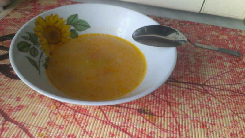Фото приготовление рецепта: Сырный суп с колбасой шаг №17