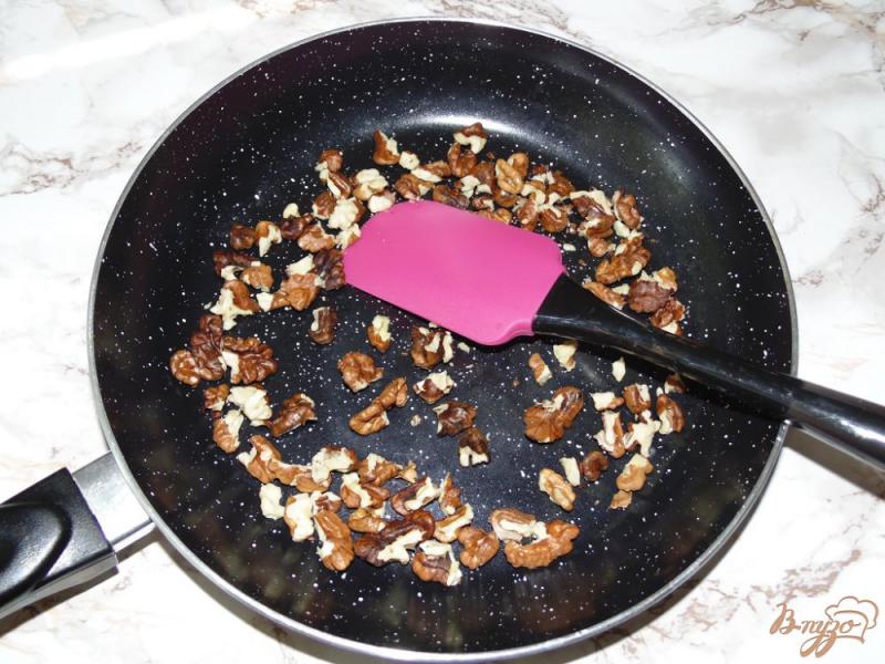 Фото приготовление рецепта: Ореховые кексы шаг №4