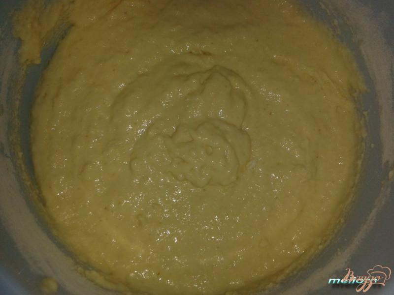 Фото приготовление рецепта: Кексы йогуртовые с рассольным сыром шаг №4