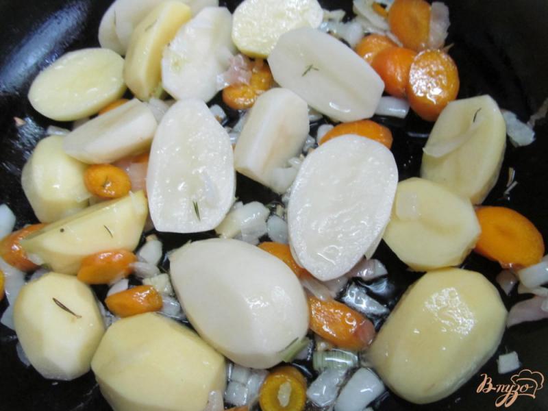 Фото приготовление рецепта: Овощное рагу с куриными потрохами шаг №5