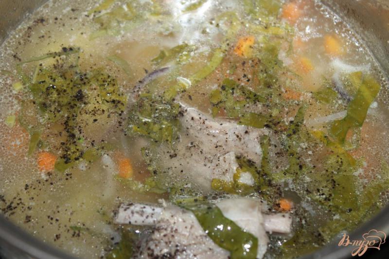Фото приготовление рецепта: Суп из свиного ребра с зеленым горошком и щавелем шаг №4
