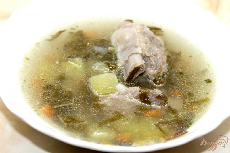 Фото приготовление рецепта: Суп из свиного ребра с зеленым горошком и щавелем шаг №5