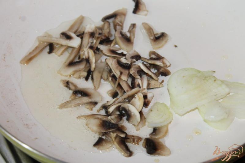 Фото приготовление рецепта: Фаршированное куриное филе грибами и сыром шаг №5