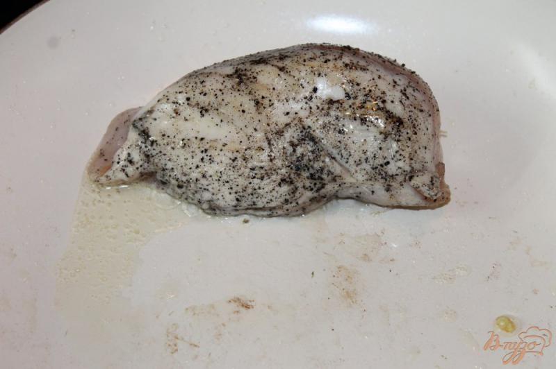 Фото приготовление рецепта: Фаршированное куриное филе грибами и сыром шаг №9