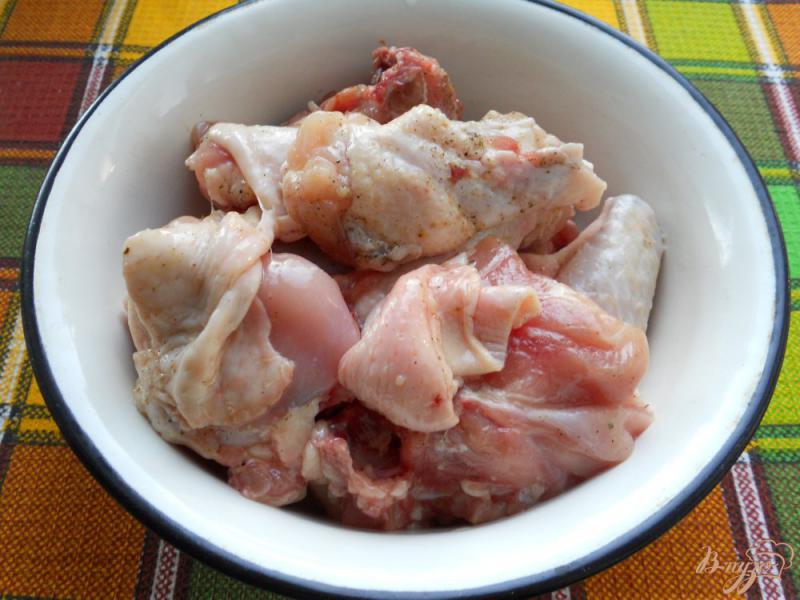 Фото приготовление рецепта: Курица тушеная со сладким перцем шаг №1