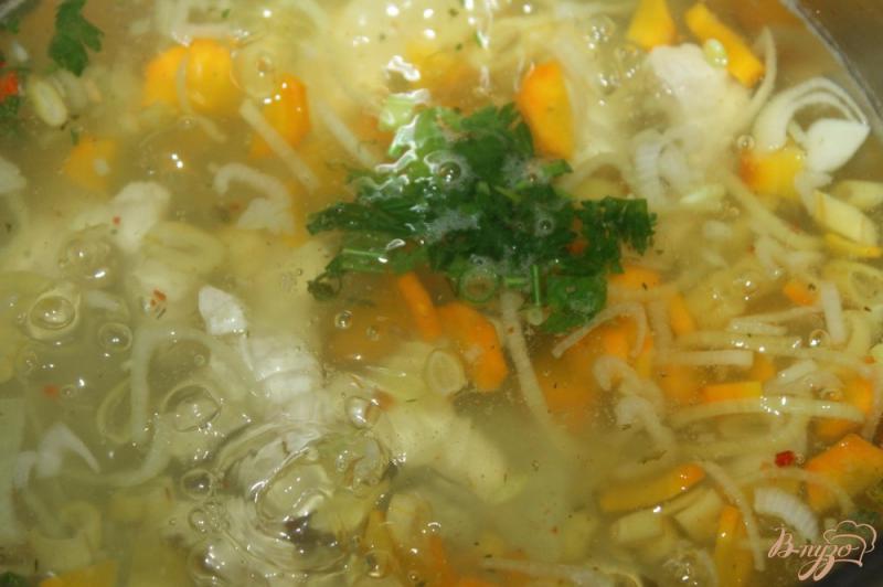 Фото приготовление рецепта: Суп из куриного филе и спаржевой фасоли шаг №5