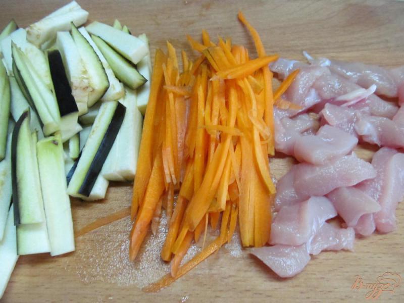 Фото приготовление рецепта: Куриное филе с баклажаном на восточный манер шаг №1