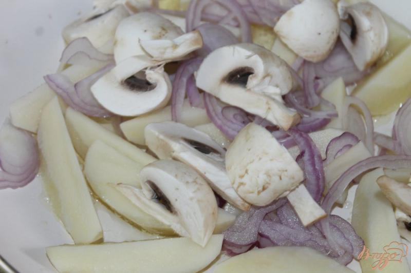 Фото приготовление рецепта: Жаренный картофель с шампиньонами и бужениной шаг №5