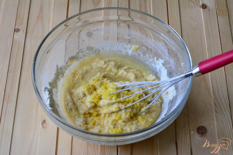 Фото приготовление рецепта: Лимонный рассыпчатый пирог шаг №4