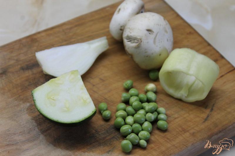 Фото приготовление рецепта: Грибной суп с зеленым горошком шаг №1