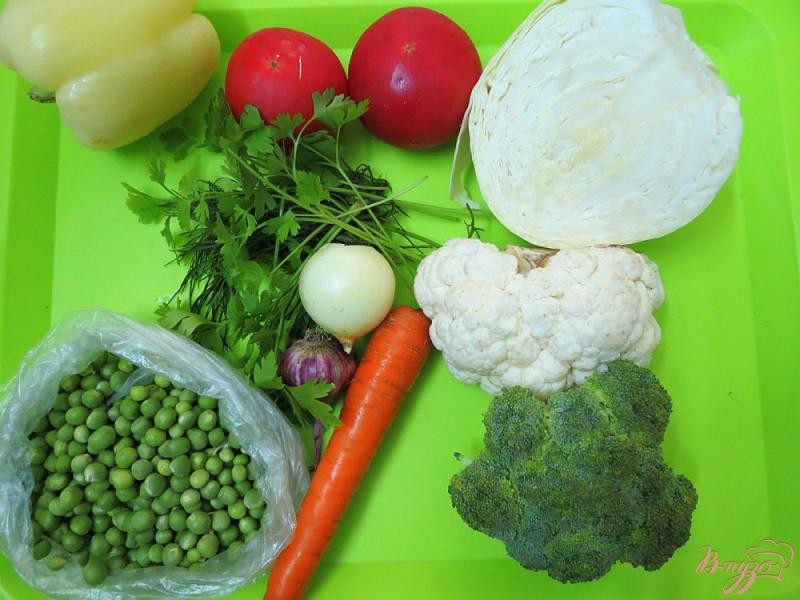 Фото приготовление рецепта: Суп из трёх видов капусты шаг №1