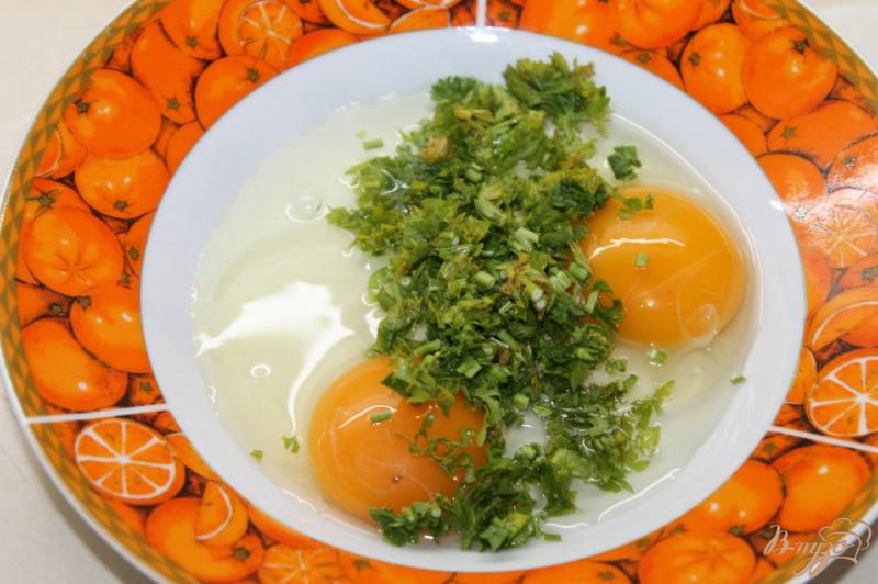 Фото приготовление рецепта: Яичные тосты с овощами и беконом шаг №1