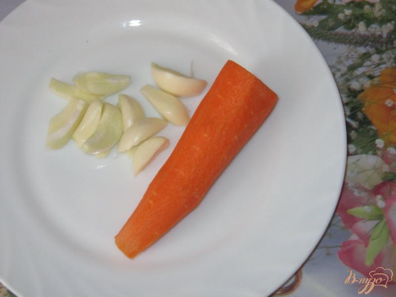 Фото приготовление рецепта: Свинина запеченная в рукаве шпигованная морковью и чесноком шаг №2