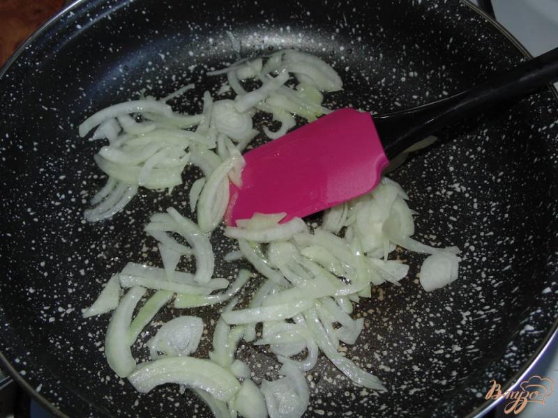 Фото приготовление рецепта: Рубленый омлет с луком и болгарским перцем шаг №4