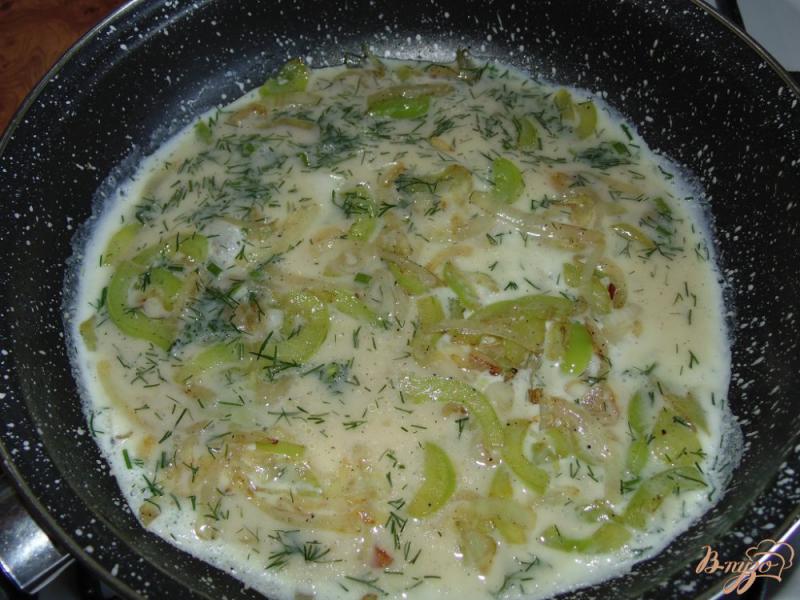 Фото приготовление рецепта: Рубленый омлет с луком и болгарским перцем шаг №6