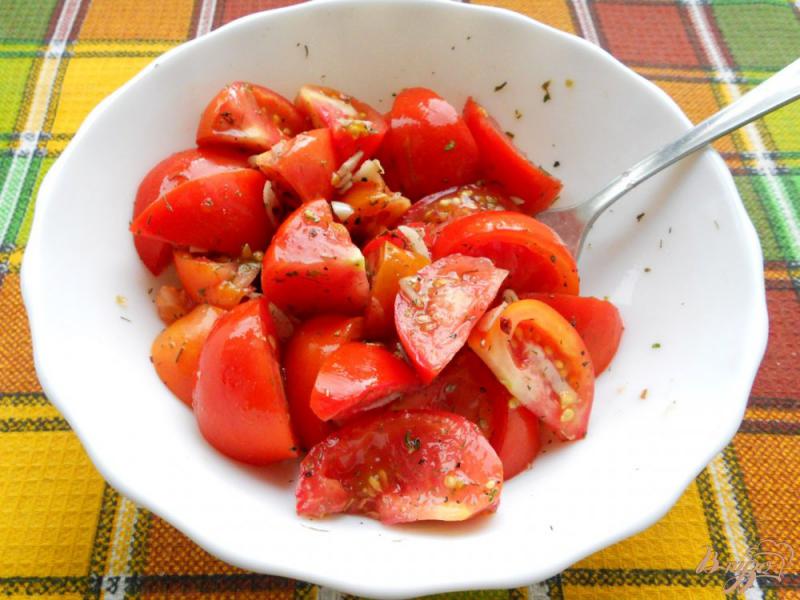 Фото приготовление рецепта: Маринованные помидоры с чесноком шаг №4