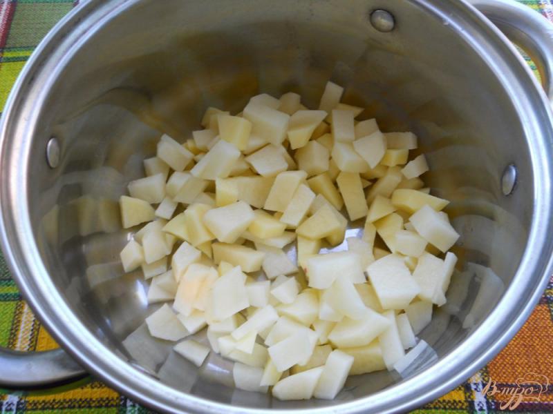 Фото приготовление рецепта: Суп с рисом, овощами и охотничьими колбасками шаг №1