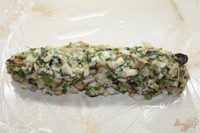 Фото приготовление рецепта: Закуска из копченого сала с зеленью и перцем чили шаг №7